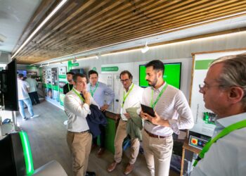 Schneider Electric Y BeCúbica Crean El Primer Contenedor-showroom Móvil, Solar Y Autónomo Que Funciona Tanto Estacionado Como En Movimiento