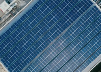 Las Placas Solares En Comunidades De Vecinos Cuestan 6mil € Y Ahorran Casi Mil Anuales, Según SotySolar