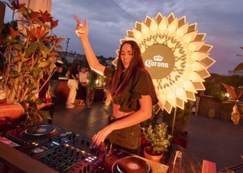 Corona Sunsets: Atardeceres únicos En Compañía De Música, Cerveza Y Amigos