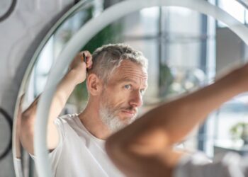 Cuure Informa De Que Más Del 70% De Los Españoles Sufre Pérdida De Cabello